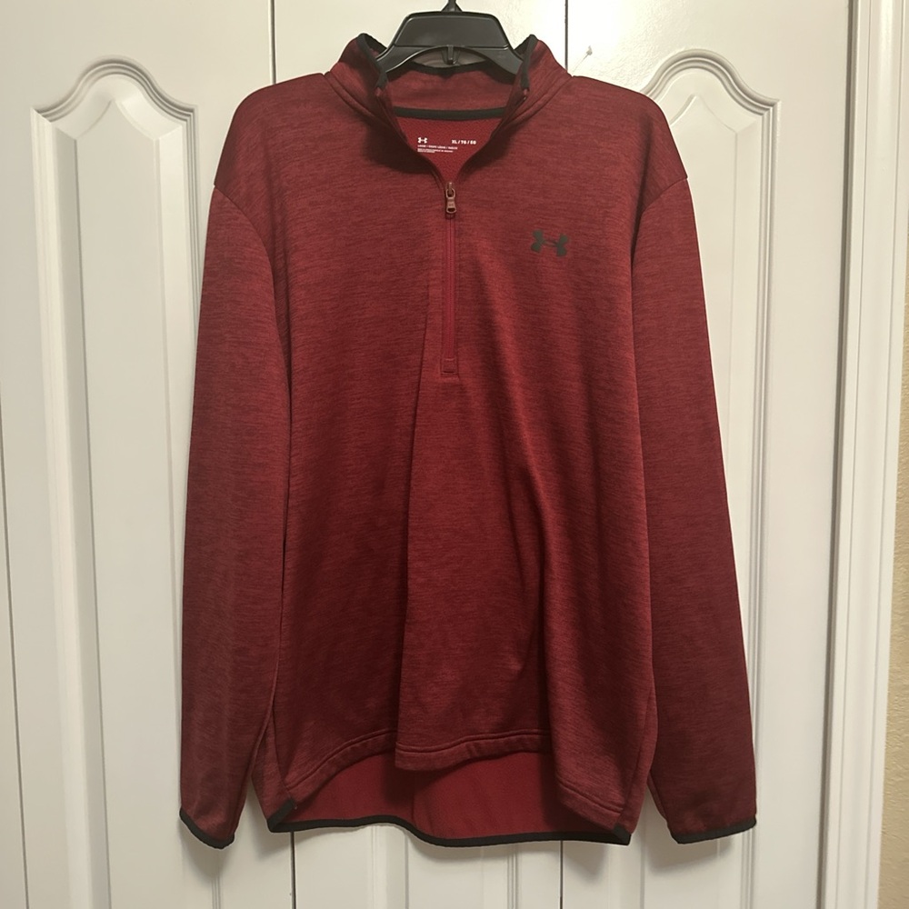 Under Armour Men’s 1/4 Zip Sweatshirt Size XL.